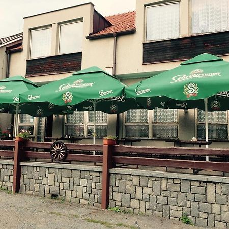 Penzion A Restaurace U Jezirka Hrimezdice Dış mekan fotoğraf