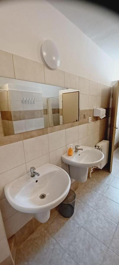 Penzion A Restaurace U Jezirka Hrimezdice Dış mekan fotoğraf