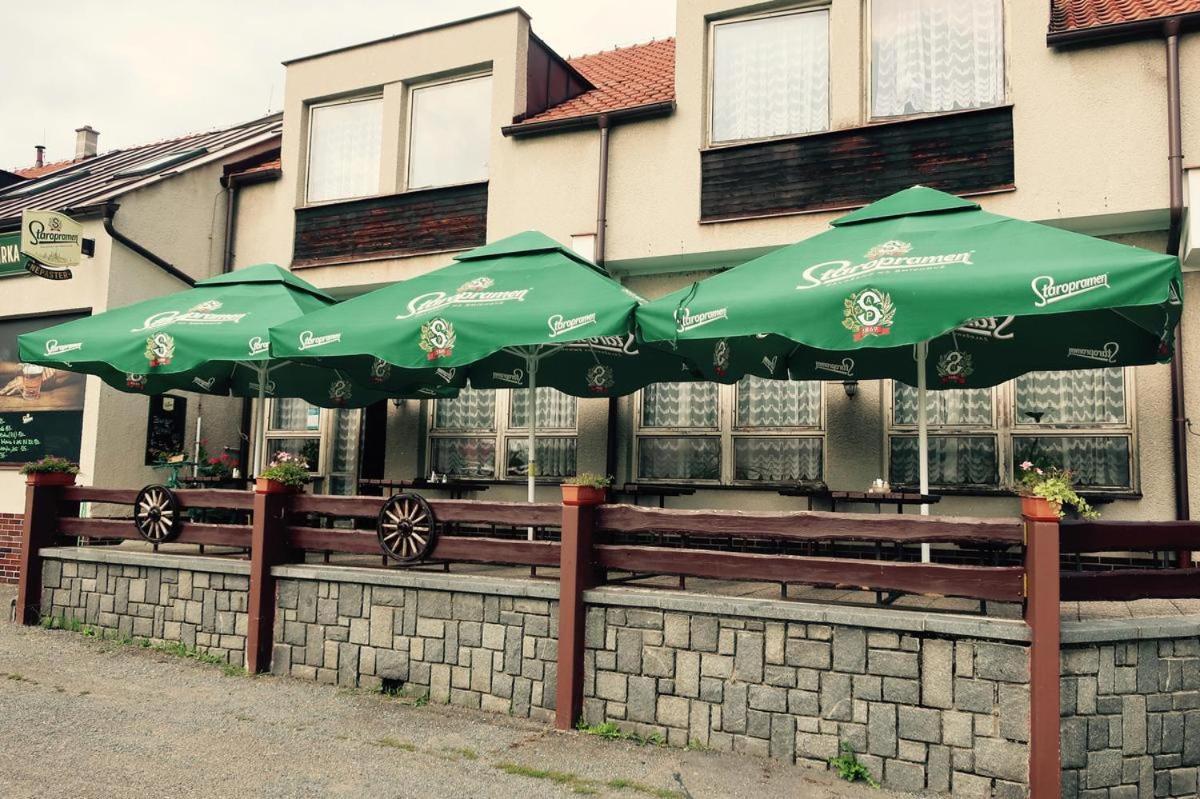 Penzion A Restaurace U Jezirka Hrimezdice Dış mekan fotoğraf